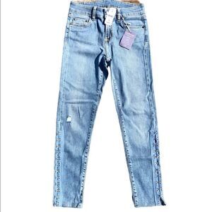 NWT CARMAR “Dion” Skinny Mid-Rise Light Wash Jeans W/ Claps Embellishment